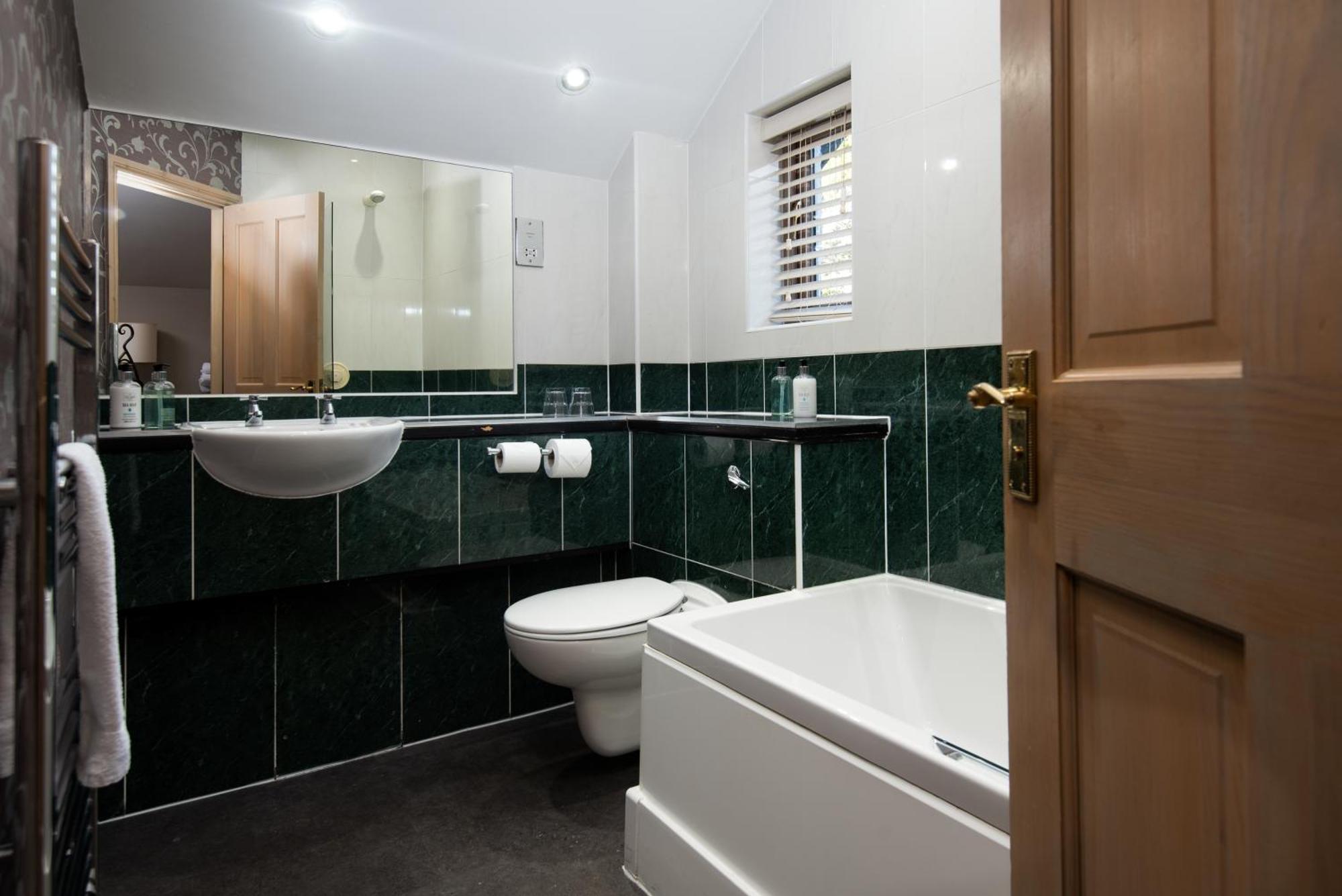 Windermere Rooms At The Wateredge Inn Ambleside Exterior photo